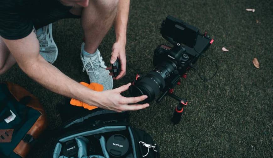 色彩心理学×动态美学，围场产品视频拍摄公司唤醒感官冲击力